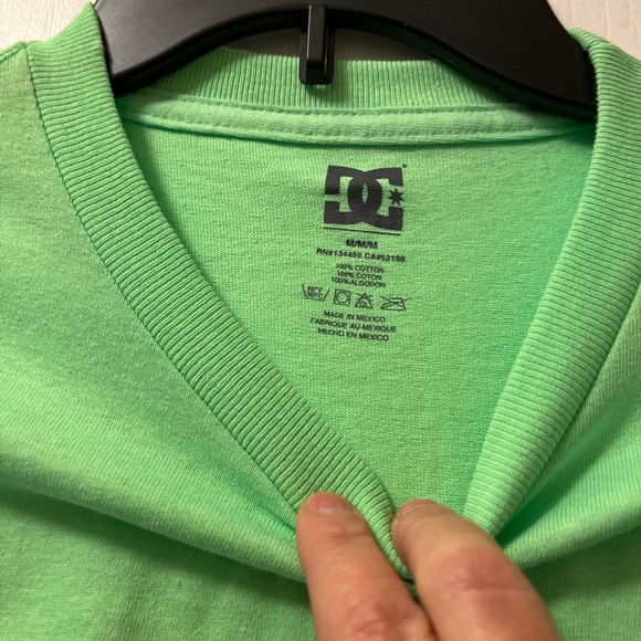 NWT Size Med Mens DC Star T-shirt - Picture 4 of 6